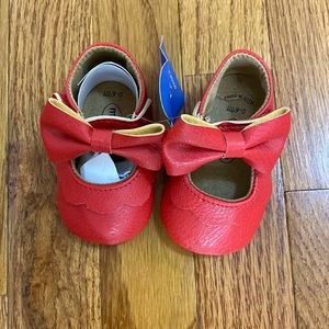 Baby girl, red shoes